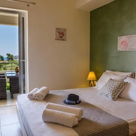 Christina's * Tolón