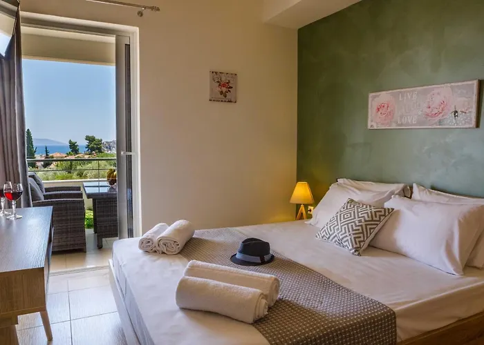 Christina's * Tolón