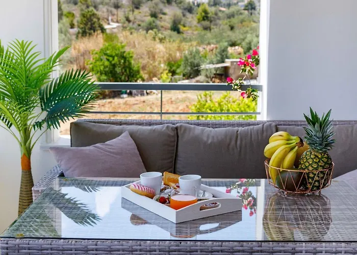 Christina's * Tolón